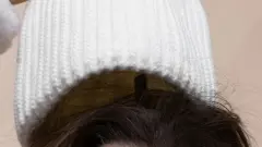 Bere Takınca Saçınız Sönmesin! Kışın Saçtaki Elektriklenmeyi Önleyen ve Hacmi Koruyan İpek Yastık Kılıfı Etkisi