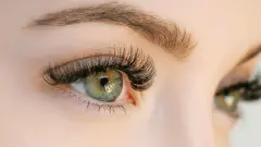 Düz ve Cansız Kirpiklere Elveda: Bakışlarınızı Değiştirecek 1 Saatlik İşlem